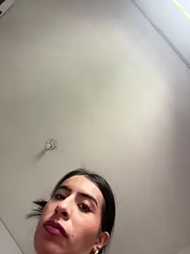 IssabellaLopez online show from May 20, 4:48 pm