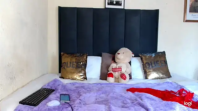 quenliyasa online show from November 4, 7:13 am