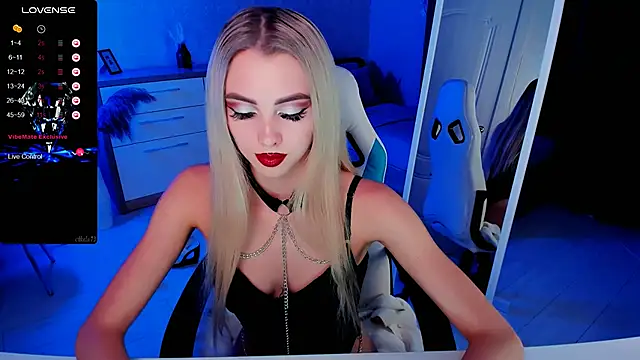 Snapshot of Emilia_Klar chatting on October 17, 3:26 pm Emilia Klar online show from October 17, 3:26 pm