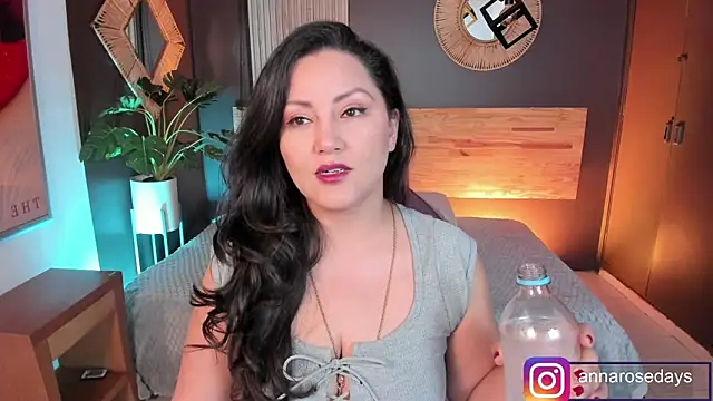 Annaa rosee online show from April 22, 3:36 am