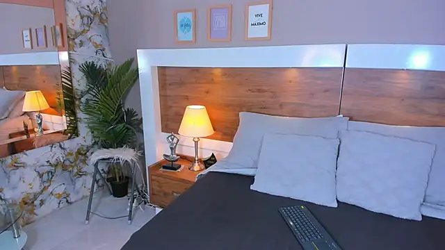 EmaBakker online show from March 2, 10:55 am