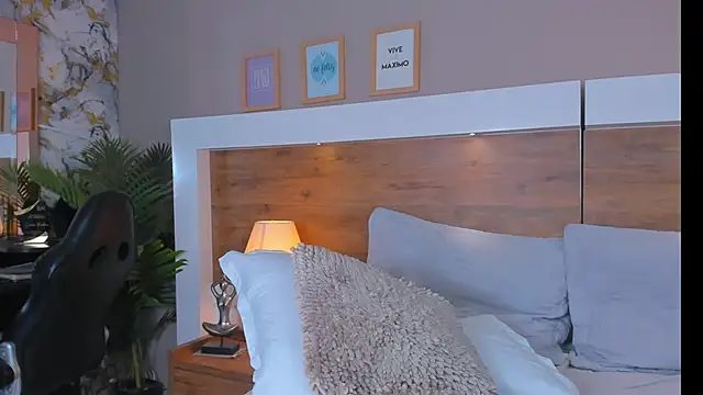 EmaBakker online show from April 25, 1:41 pm