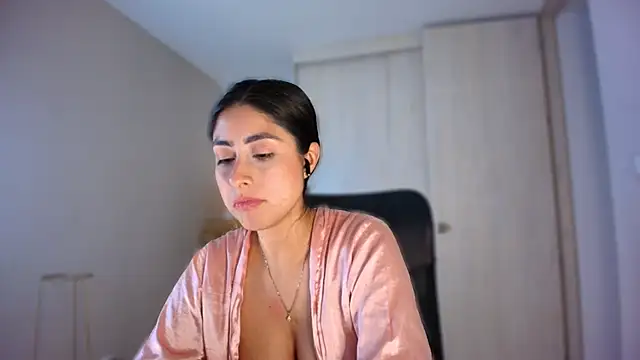 auroracaruso11 online show from July 16, 9:52 pm