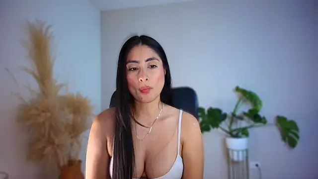 auroracaruso11 online show from April 26, 9:01 pm