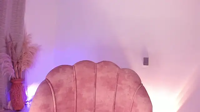 amelie murphy  online show from April 28, 1:59 pm