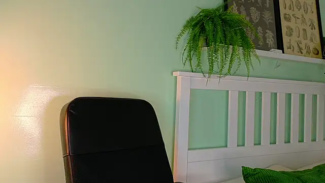 ParisFox  online show from October 18, 8:10 pm