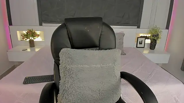 SaraGomez1 online show from March 9, 1:58 pm