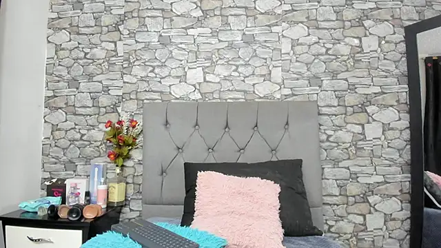 Snapshot of your_angel7 chatting on September 20, 2:32 am your angel7 online show from September 20, 2:32 am