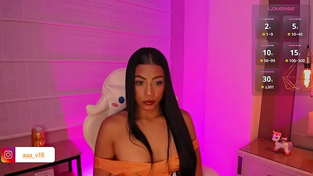 Snapshot of Amber_villalobos_ chatting on October 2, 4:28 am Amber villalobos online show from October 2, 4:28 am
