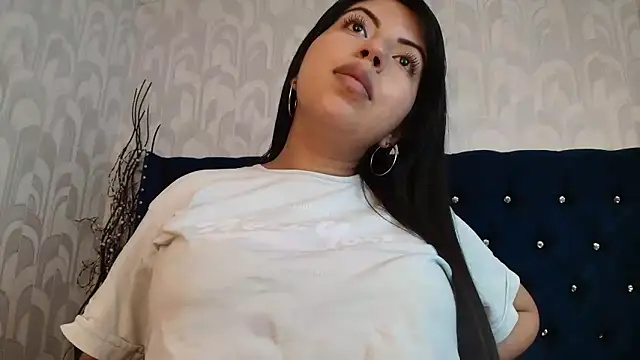 CarolineBrunx online show from May 9, 10:23 pm