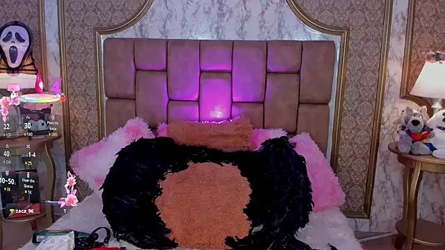 Snapshot of SoffiQueen chatting on October 10, 9:31 pm SoffiQueen online show from October 10, 9:31 pm