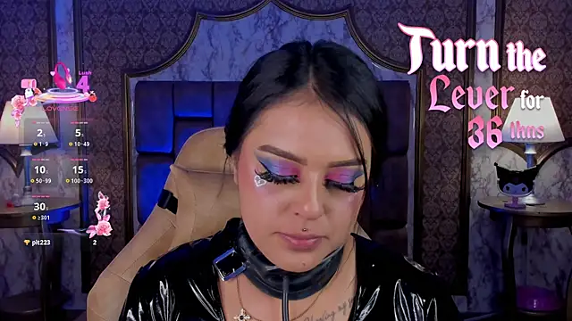 Snapshot of SoffiQueen chatting on September 16, 7:55 pm SoffiQueen online show from September 16, 7:55 pm