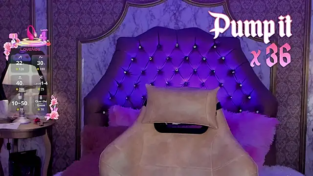 SoffiQueen online show from April 22, 3:53 pm