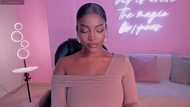 SavannahStorm online show from April 19, 12:05 pm