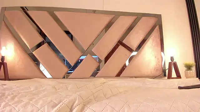 Sophia Lemos online show from February 20, 1:01 pm