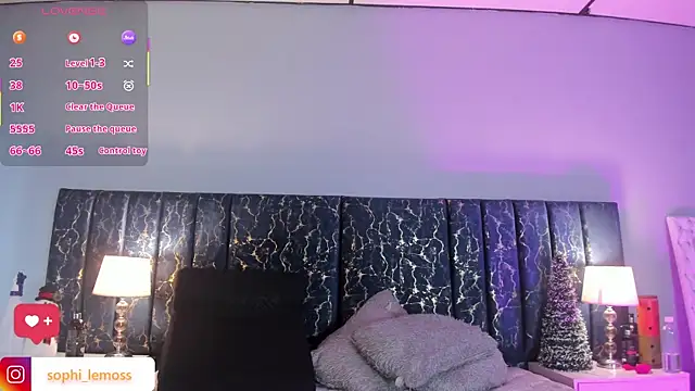 Sophia Lemos online show from December 22, 1:47 pm