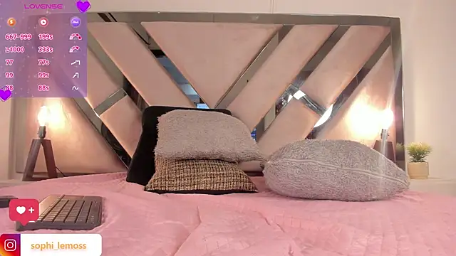 Sophia Lemos online show from February 26, 1:32 pm