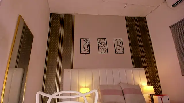 zoe sky  online show from April 28, 11:36 am