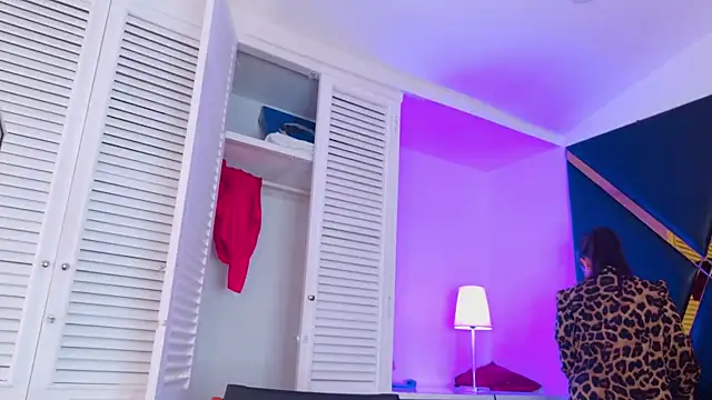 Adel Nesbiit online show from April 28, 2:27 am