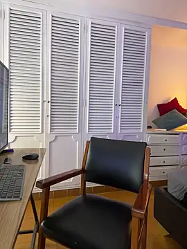 Adel Nesbiit online show from April 23, 7:49 pm