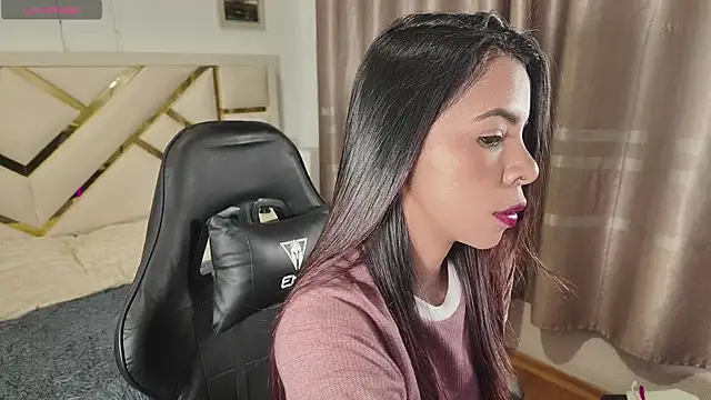 carolineamber  online show from April 23, 3:03 am