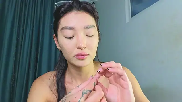 AudreyMell online show from April 23, 2:30 pm