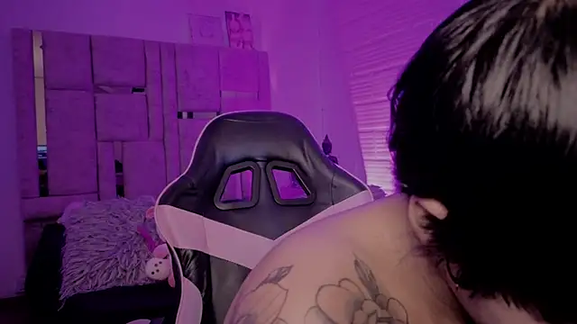 BonnieAnderson  online show from June 7, 8:37 pm