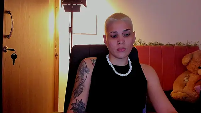 Charlee pink online show from April 15, 3:51 am