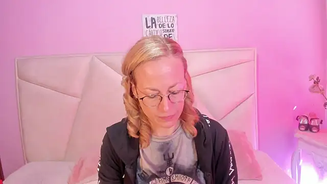 Snapshot of SammySanders chatting on September 21, 1:43 pm SammySanders online show from September 21, 1:43 pm