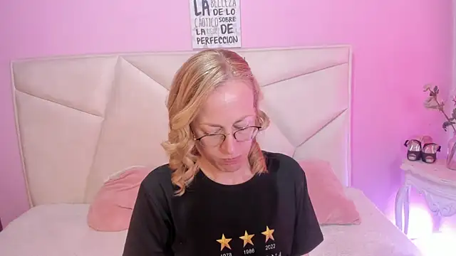 Snapshot of SammySanders chatting on September 15, 8:16 pm SammySanders online show from September 15, 8:16 pm