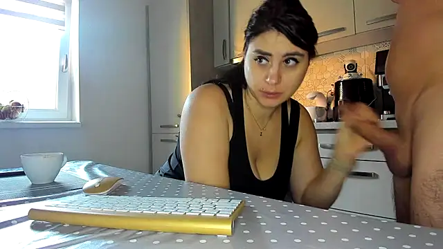 Snapshot of cuplu29 chatting on October 13, 7:00 am cuplu29 online show from October 13, 7:00 am