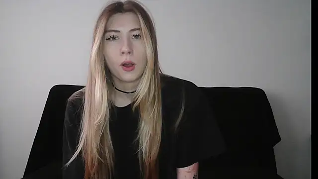 ErikaShyy online show from October 3, 1:38 pm