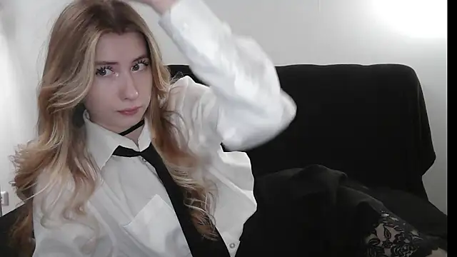 ErikaShyy online show from April 23, 12:29 pm