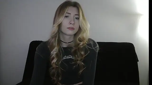 ErikaShyy online show from September 10, 4:18 pm