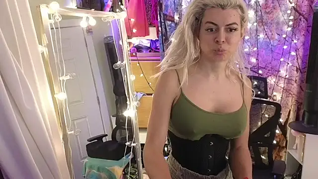 cunty tranny lydia online show from March 4, 5:47 am