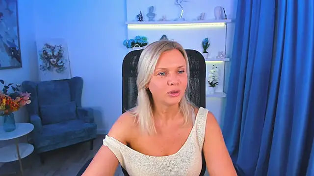 AgathaKlouin online show from November 23, 7:26 pm