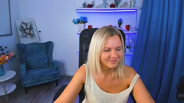 AgathaKlouin online show from November 1, 7:18 pm