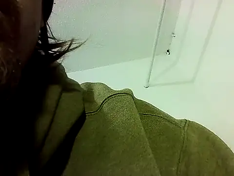 Snapshot of Cherry_Layne chatting on September 18, 1:59 am Cherry Layne online show from September 18, 1:59 am