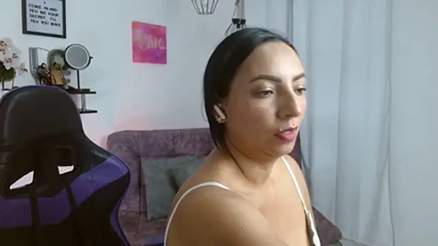 Emmi Cam online show from July 27, 1:08 pm