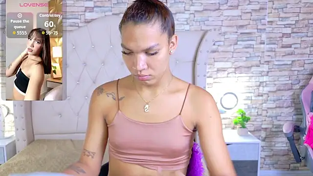 Sara-Smith- online show from April 18, 12:51 pm