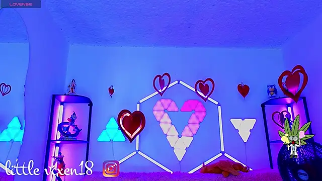 littlevixen18 online show from April 23, 6:32 am