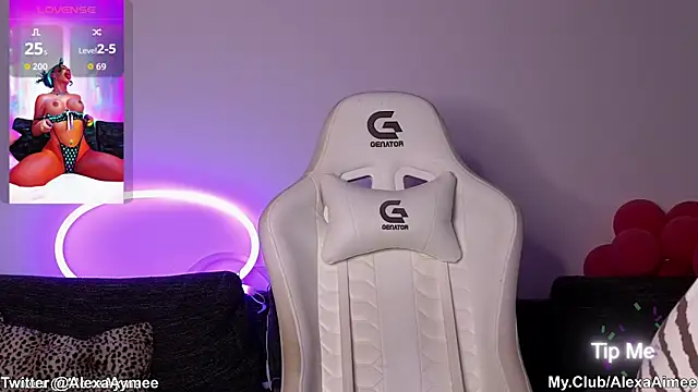 AlexaAimee online show from April 23, 5:37 am