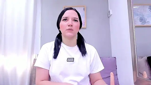  EmilyJireh  online show from April 27, 7:33 pm