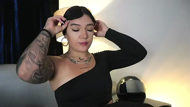 ashleyvalirya online show from April 23, 7:49 pm