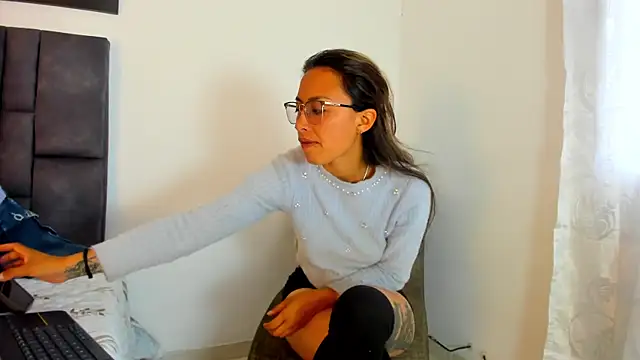 tatiana valencia online show from April 24, 1:03 pm