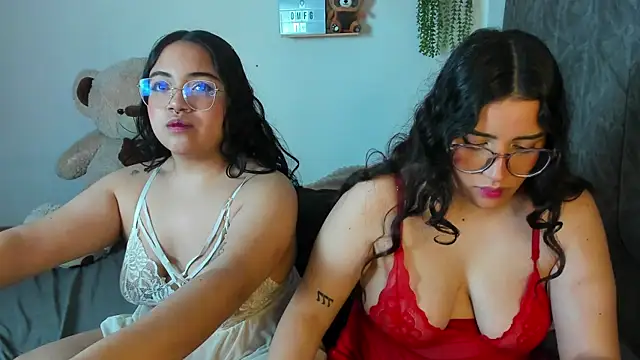 maddie-and-chelsea- online show from December 21, 1:04 pm