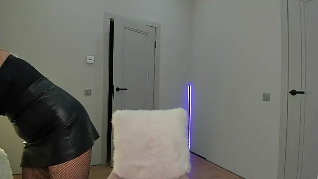  cometoseeme  online show from January 8, 4:44 pm