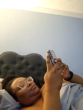 caramelchocolate88 online show from April 6, 10:49 am