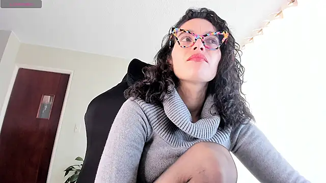 paulinabarnett- online show from July 7, 3:48 pm
