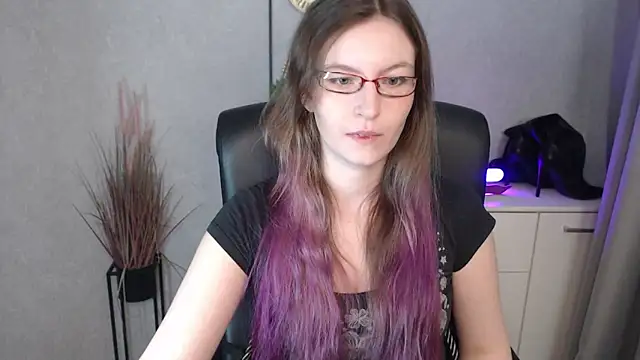 emmaxDelight online show from November 5, 6:29 am